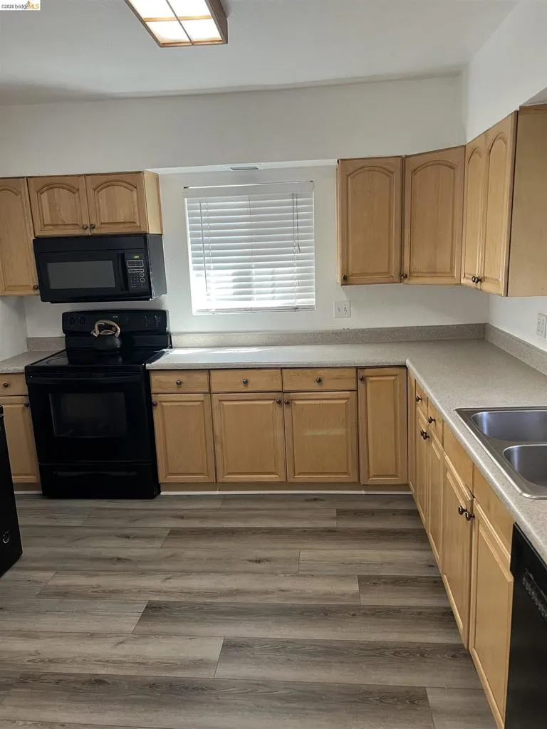 1376 Elm Street Pittsburg, CA 94565