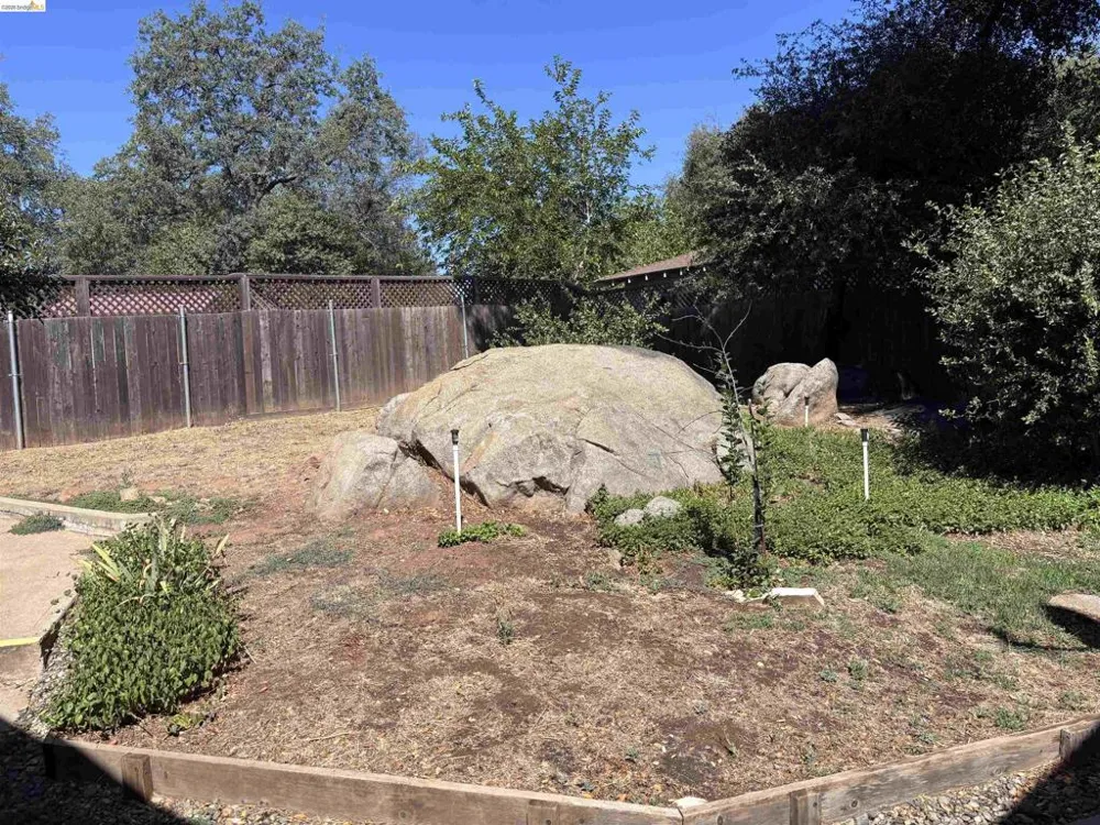19256 Rockridge Way Sonora, CA 95370