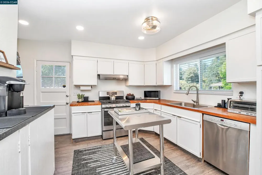 2160 Walnut St Martinez, CA 94553