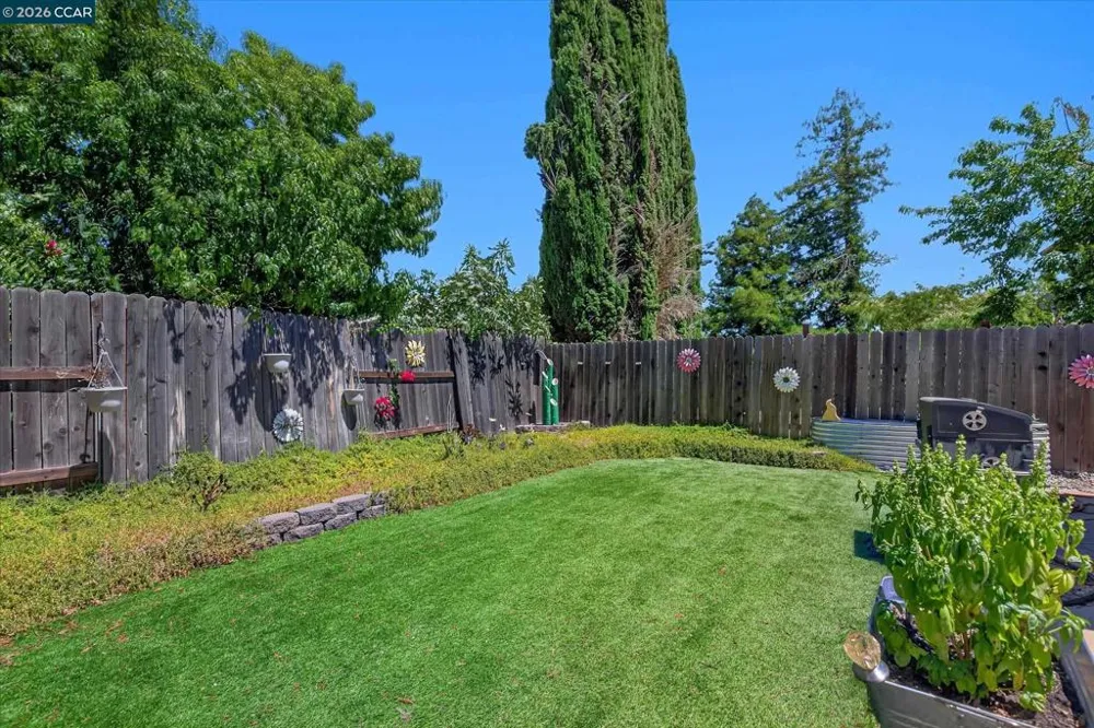 2504 Silverado Dr Antioch, CA 94509