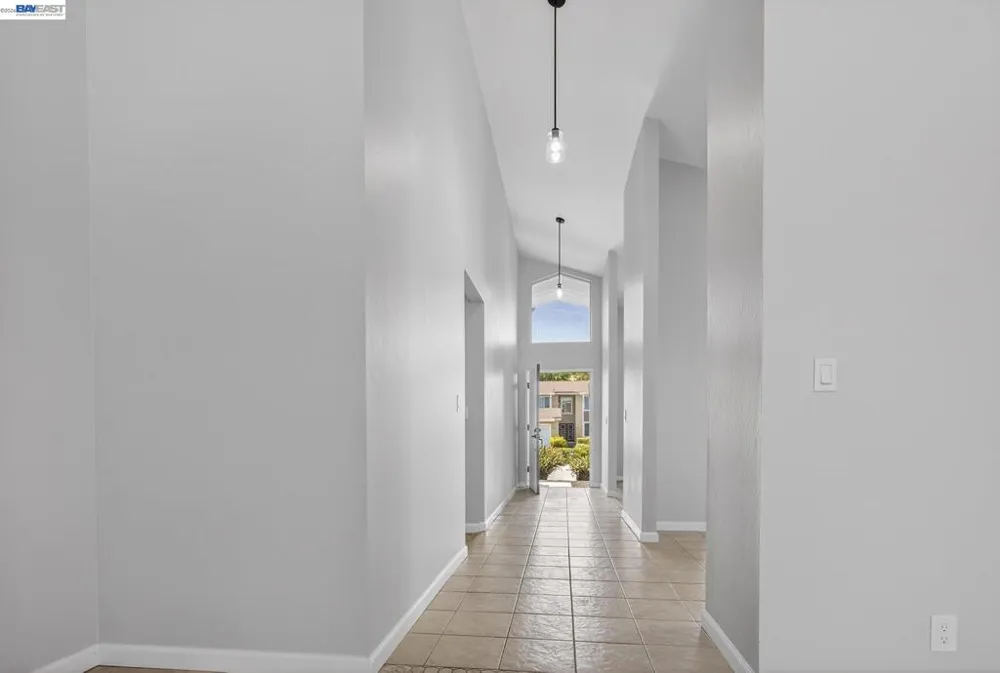247 Sparrow Dr Hercules, CA 94547