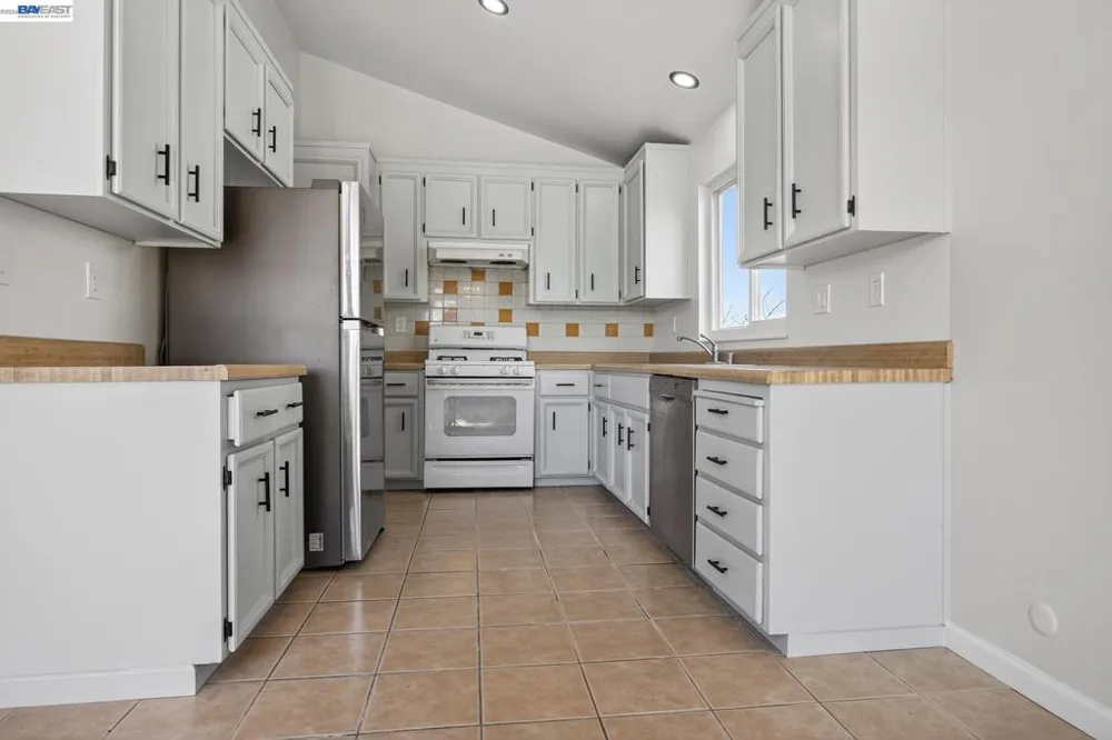 247 Sparrow Dr Hercules, CA 94547