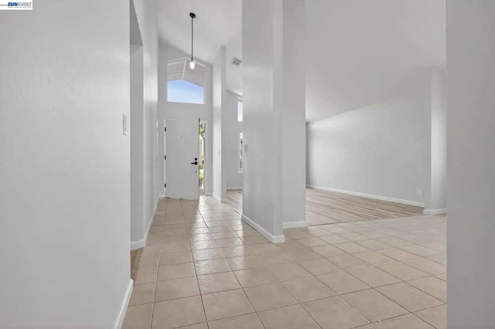 247 Sparrow Dr Hercules, CA 94547