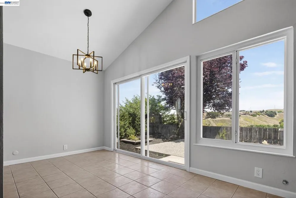 247 Sparrow Dr Hercules, CA 94547