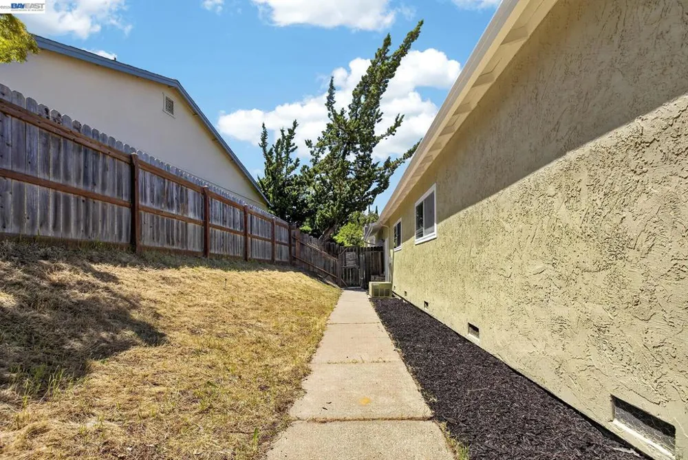 247 Sparrow Dr Hercules, CA 94547