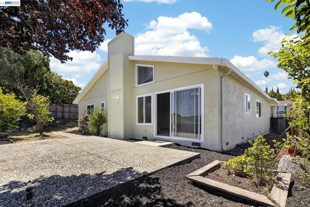 247 Sparrow Dr Hercules, CA 94547