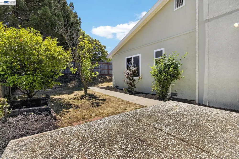 247 Sparrow Dr Hercules, CA 94547