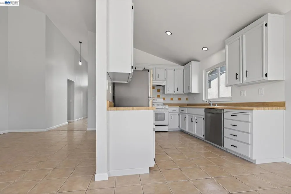 247 Sparrow Dr Hercules, CA 94547