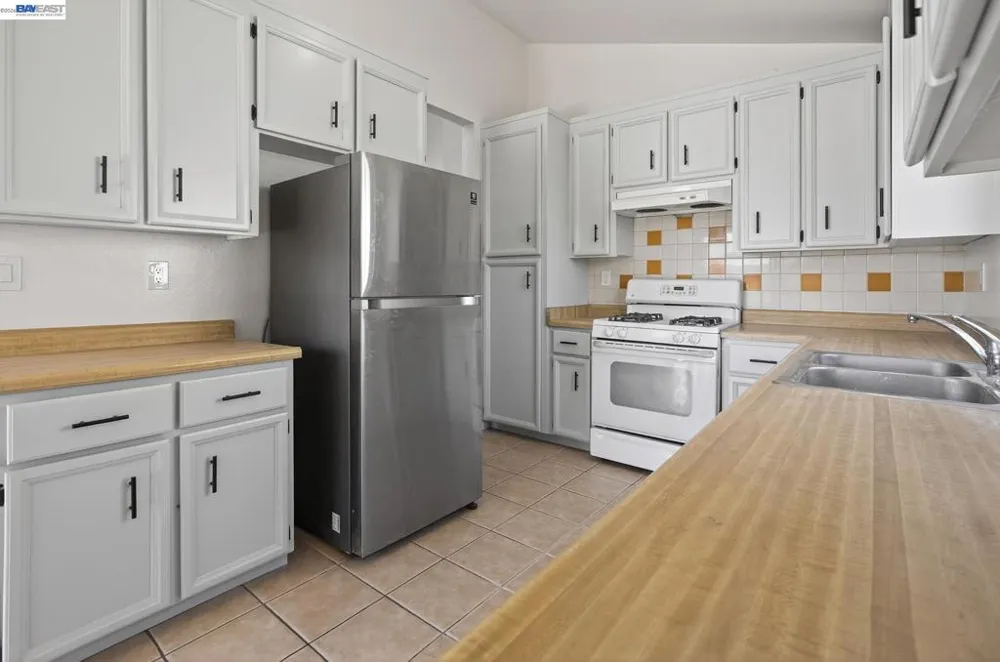 247 Sparrow Dr Hercules, CA 94547