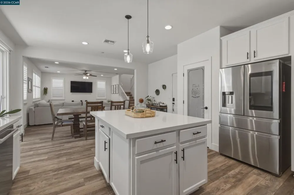 1669 S Macias Pl Mountain House, CA 95391