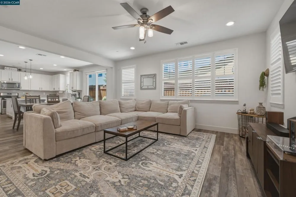 1669 S Macias Pl Mountain House, CA 95391