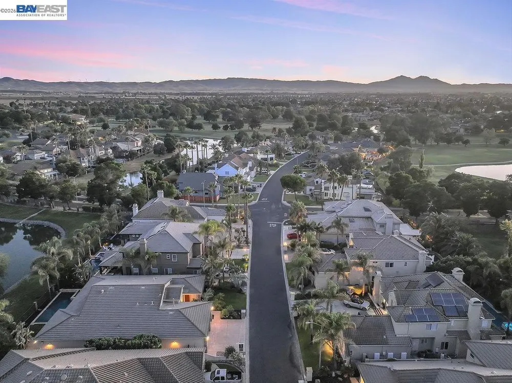 5661 Oakmont Ct Discovery Bay, CA 94505
