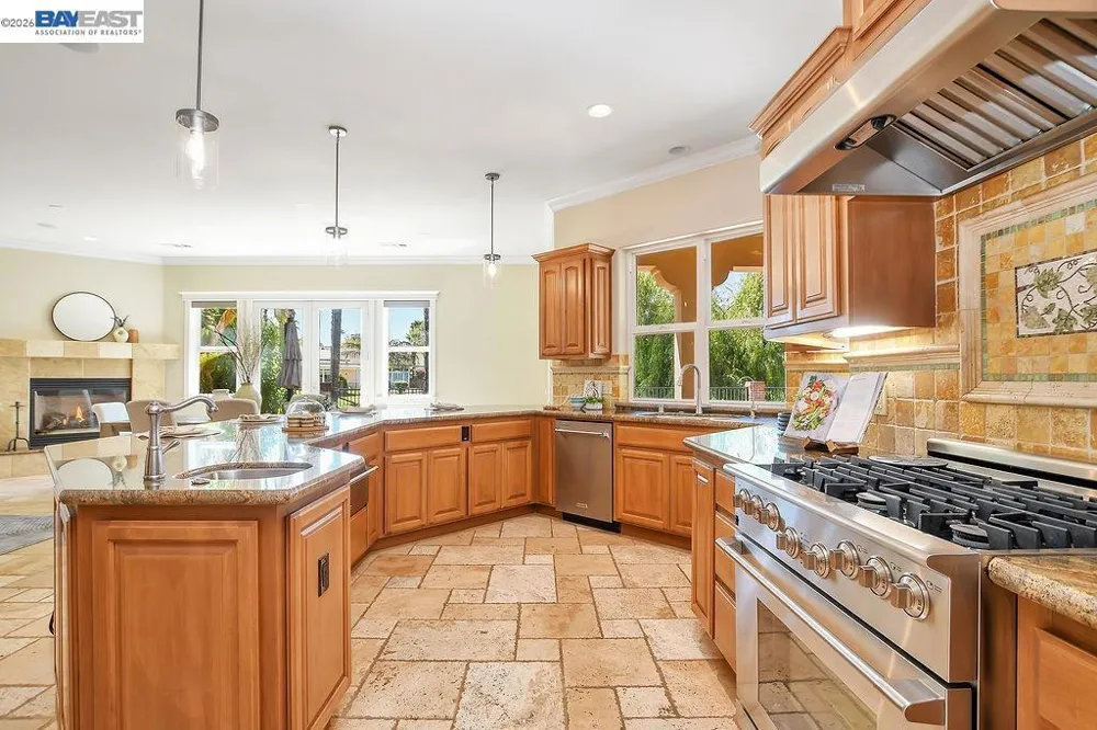 5661 Oakmont Ct Discovery Bay, CA 94505