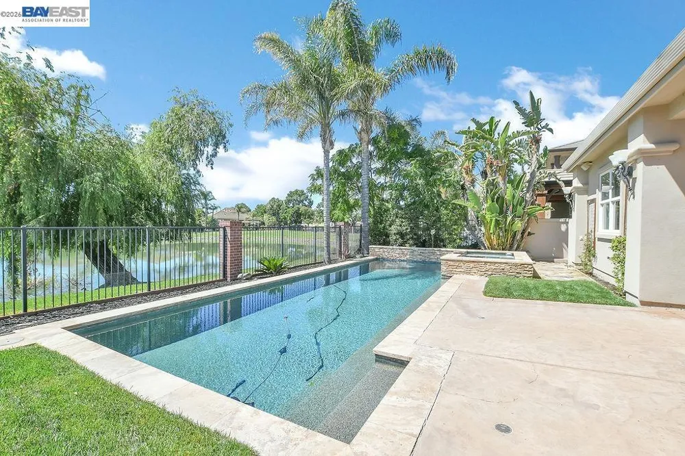 5661 Oakmont Ct Discovery Bay, CA 94505