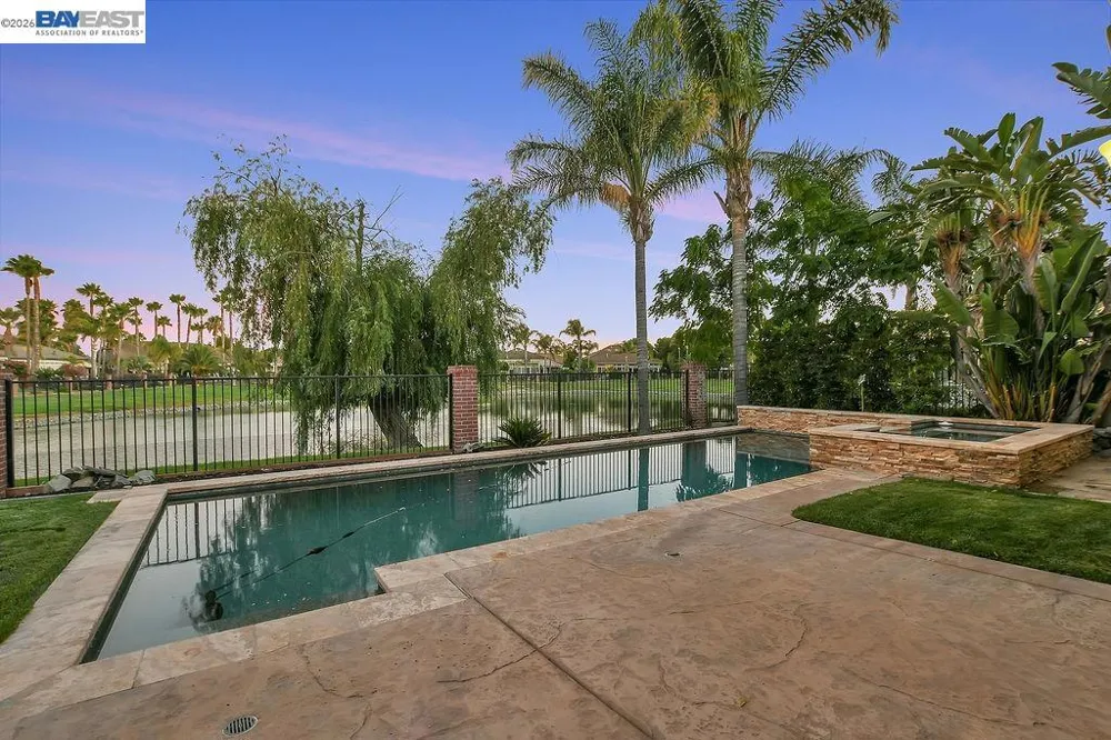 5661 Oakmont Ct Discovery Bay, CA 94505