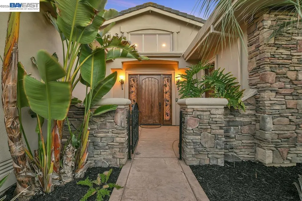 5661 Oakmont Ct Discovery Bay, CA 94505
