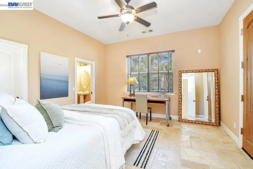 5661 Oakmont Ct Discovery Bay, CA 94505