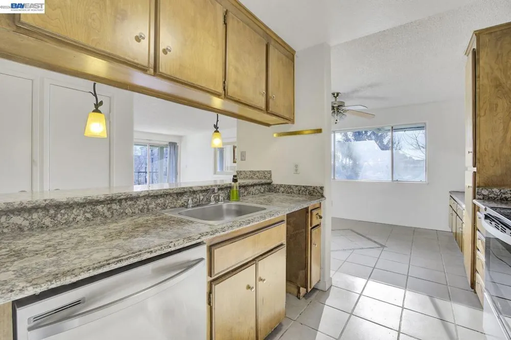 400 Davis #301 San Leandro, CA 94577