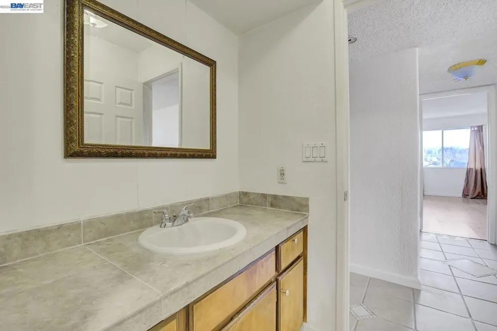 400 Davis #301 San Leandro, CA 94577