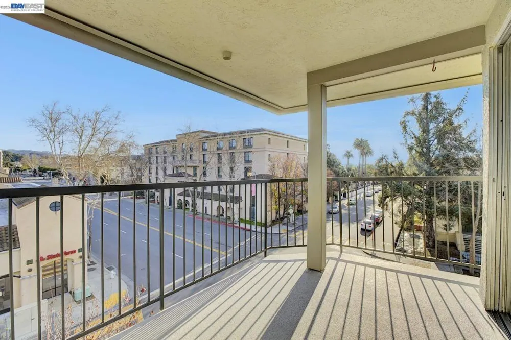 400 Davis #301 San Leandro, CA 94577