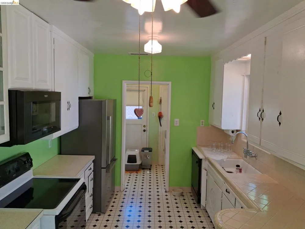 125 Oak Place Pittsburg, CA 94565