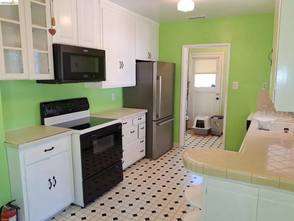 125 Oak Place Pittsburg, CA 94565