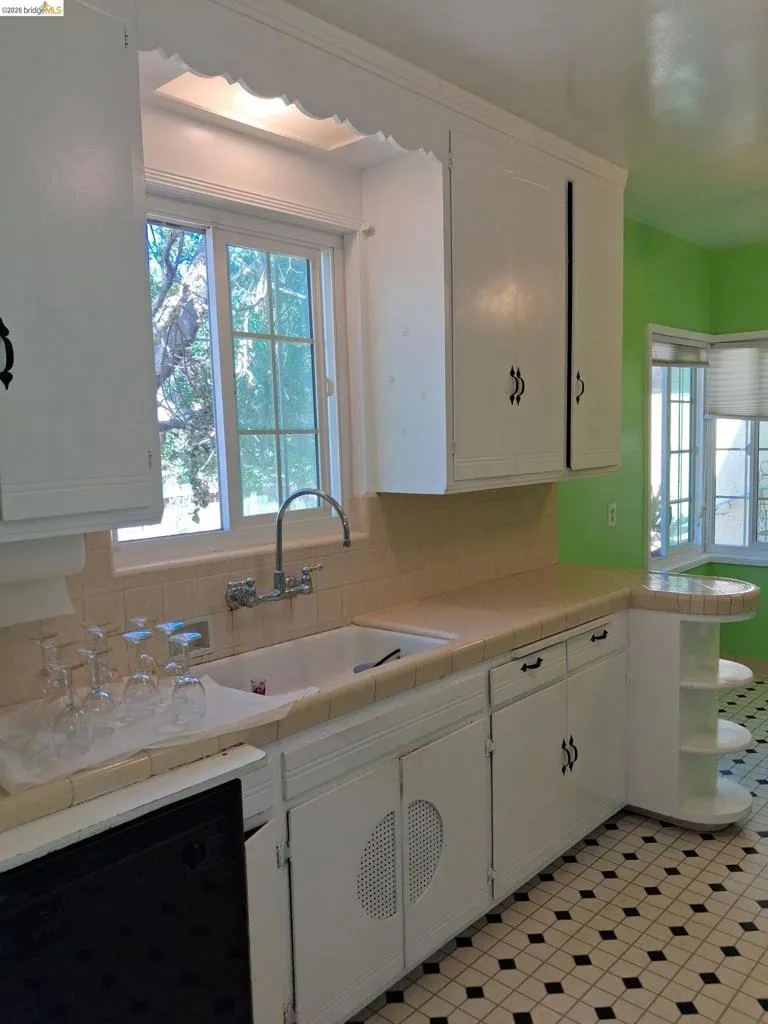 125 Oak Place Pittsburg, CA 94565