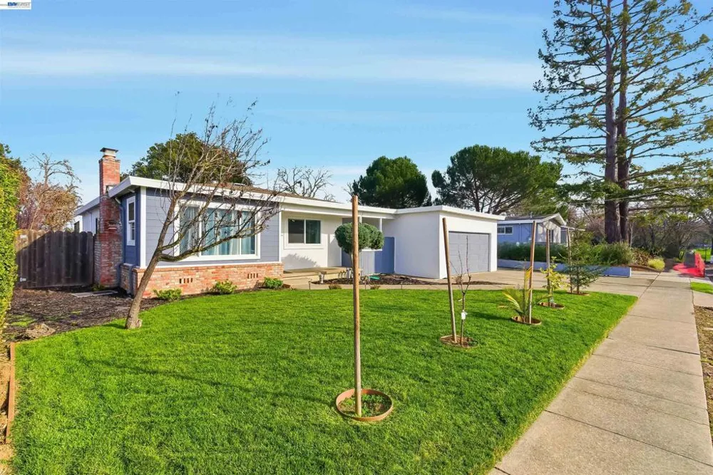 1382 Donna St Novato, CA 94947