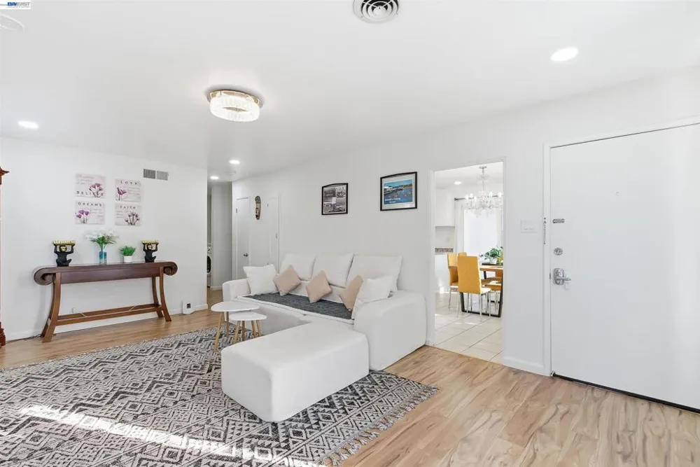 1382 Donna St Novato, CA 94947