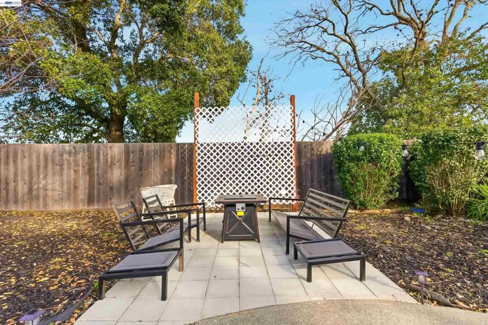 1382 Donna St Novato, CA 94947