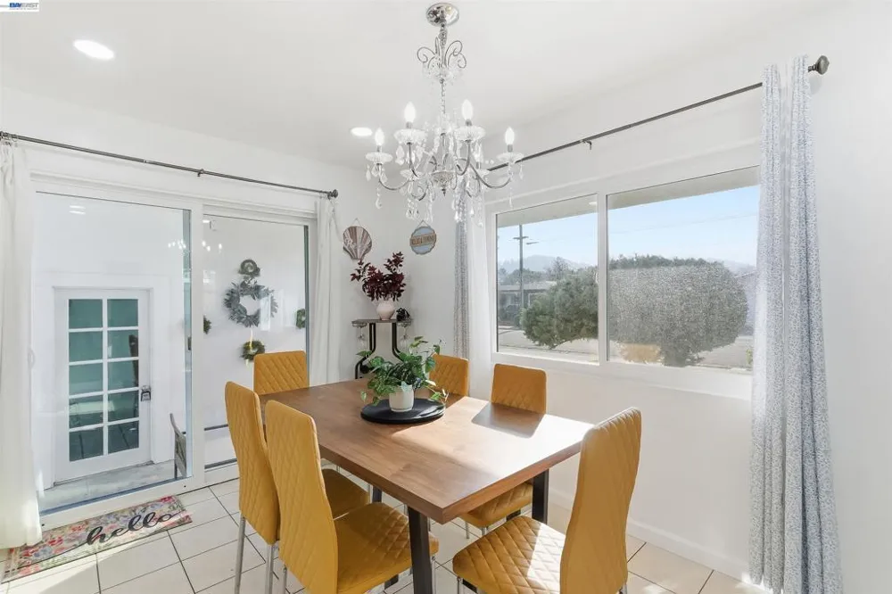 1382 Donna St Novato, CA 94947