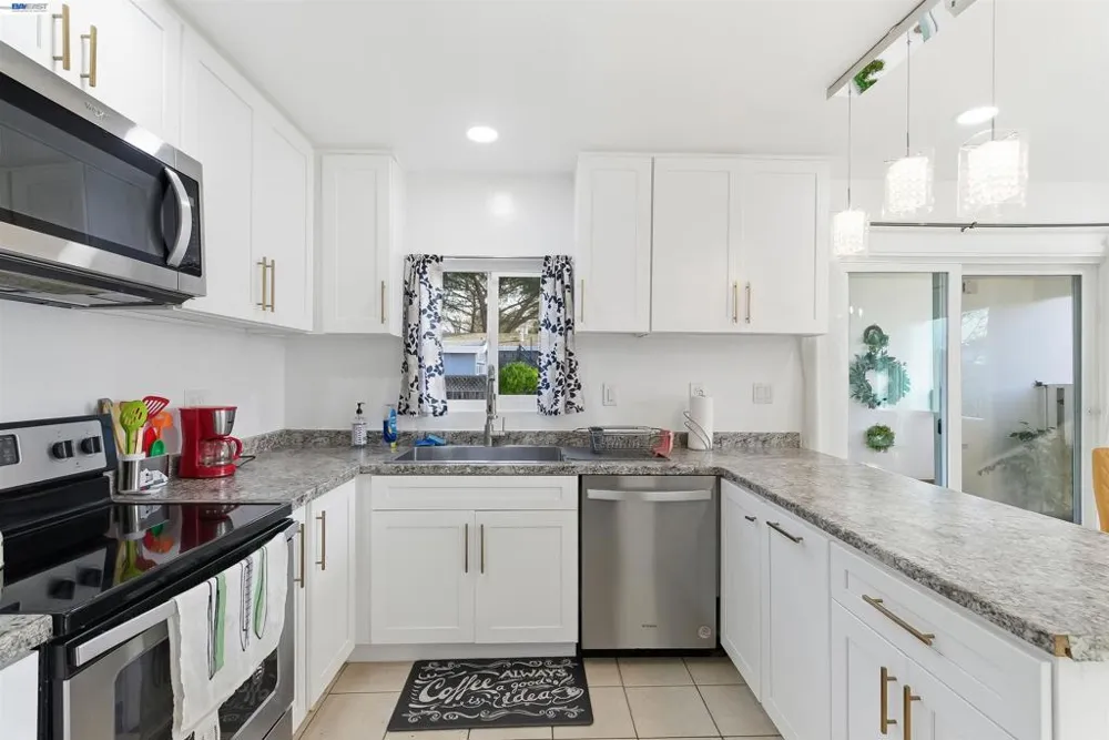 1382 Donna St Novato, CA 94947