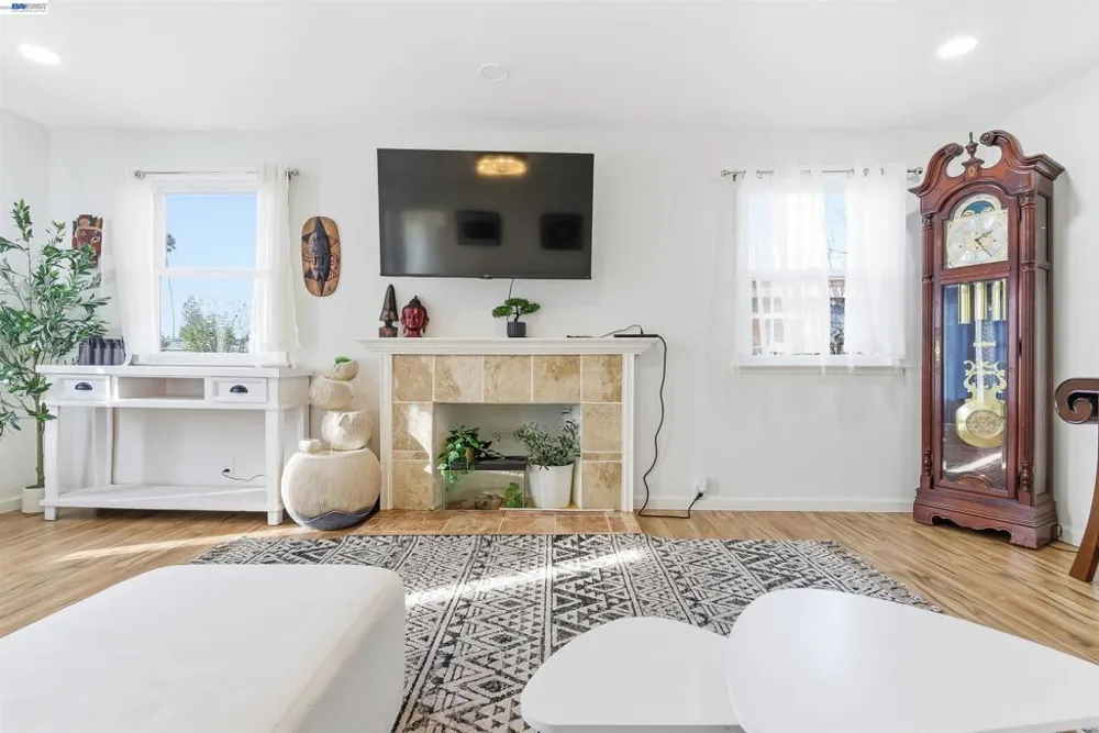 1382 Donna St Novato, CA 94947