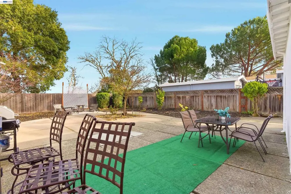 1382 Donna St Novato, CA 94947
