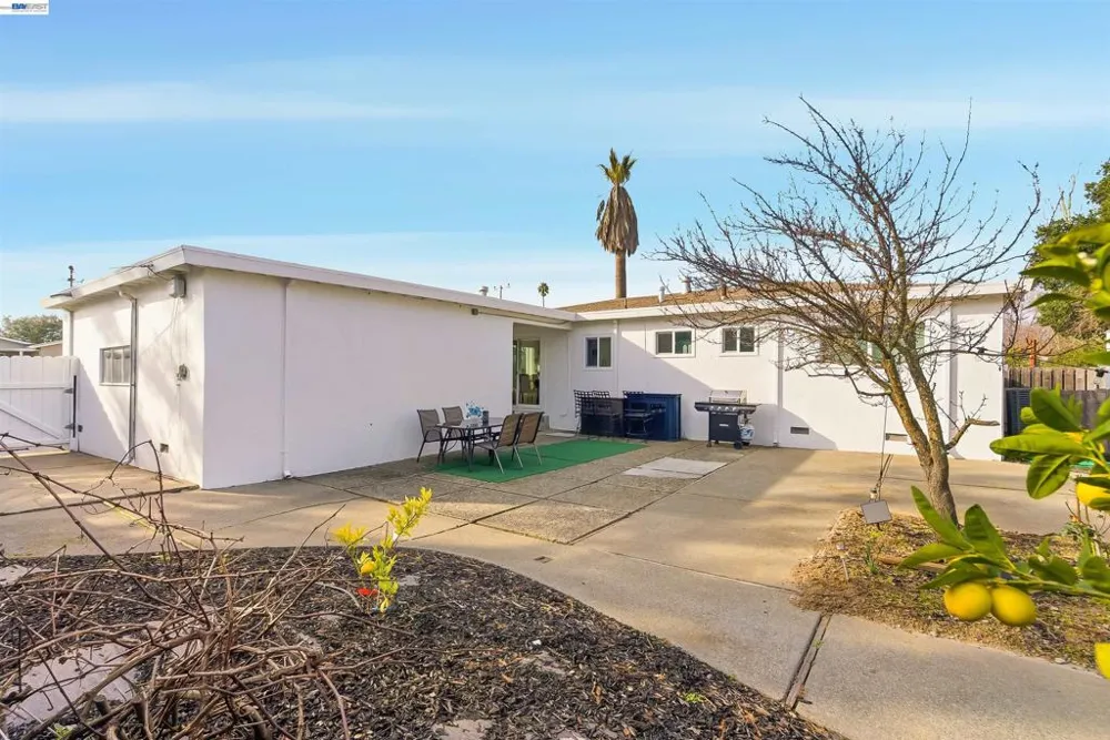 1382 Donna St Novato, CA 94947