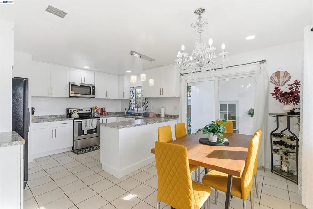 1382 Donna St Novato, CA 94947
