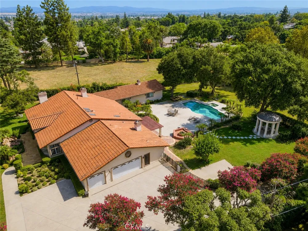 225 Barranca Bradbury, CA 91008