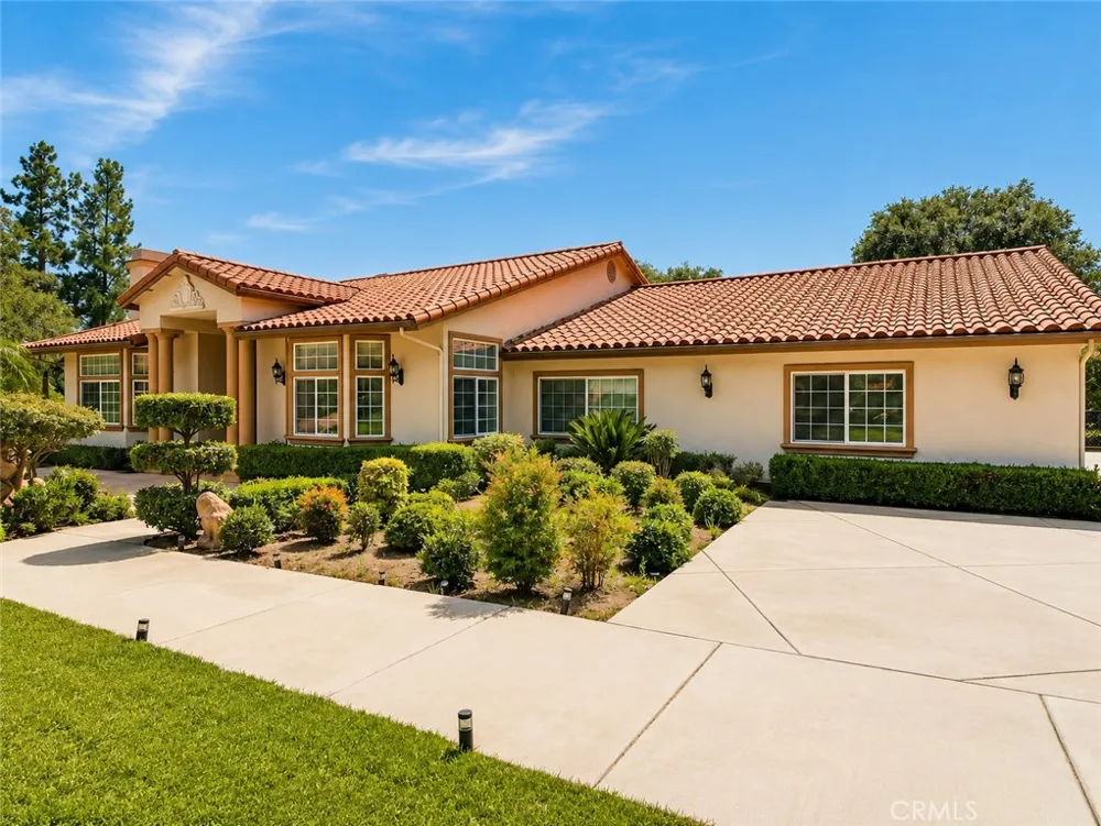 225 Barranca Bradbury, CA 91008