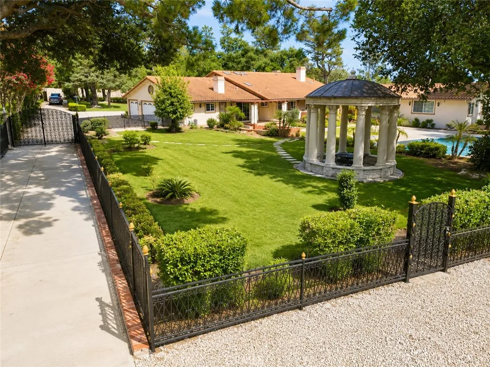 225 Barranca Bradbury, CA 91008