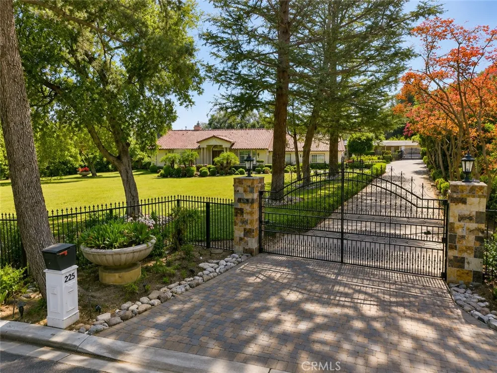 225 Barranca Bradbury, CA 91008