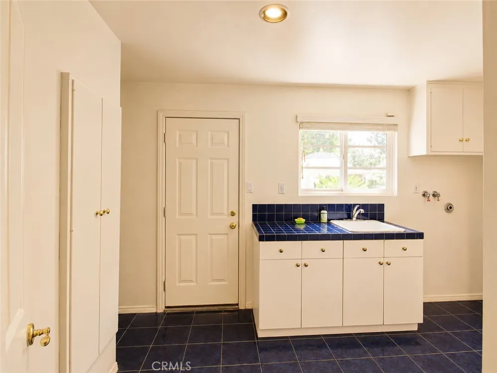 225 Barranca Bradbury, CA 91008