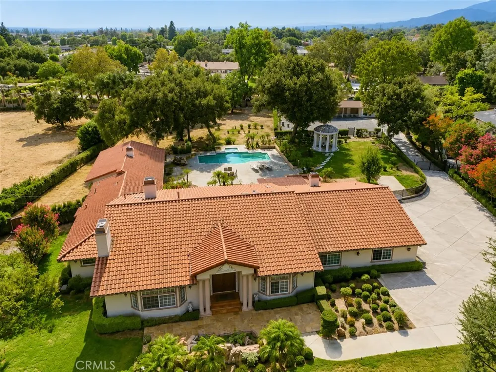 225 Barranca Bradbury, CA 91008