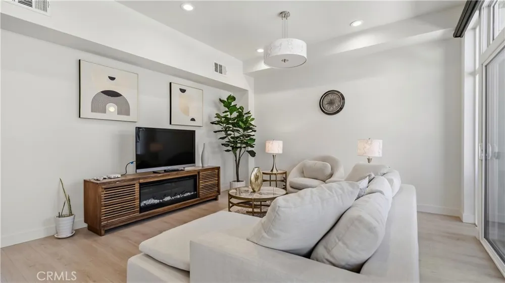 15 S Chapel Ave #B Alhambra, CA 91801