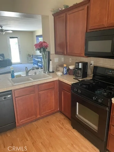 8011 Amber Creek Road Bakersfield, CA 93313
