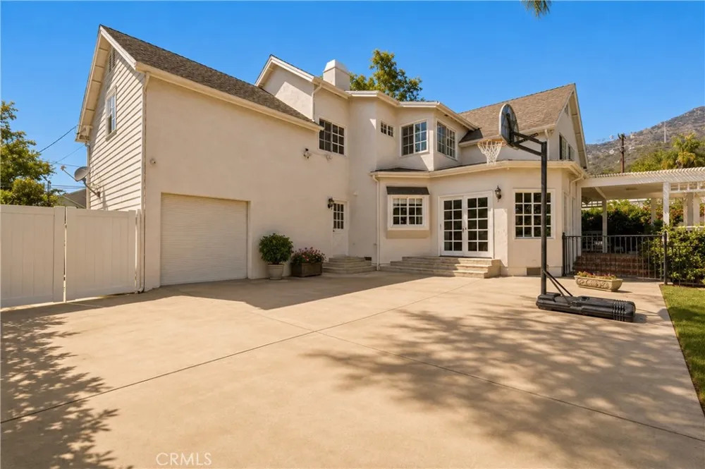 5188 Vista Miguel La Canada Flintridge, CA 91011