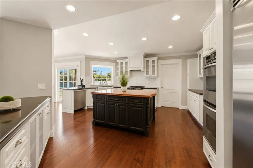5188 Vista Miguel La Canada Flintridge, CA 91011