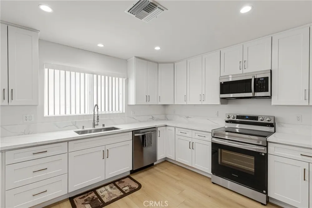 7044 Tyrone Avenue Van Nuys, CA 91405