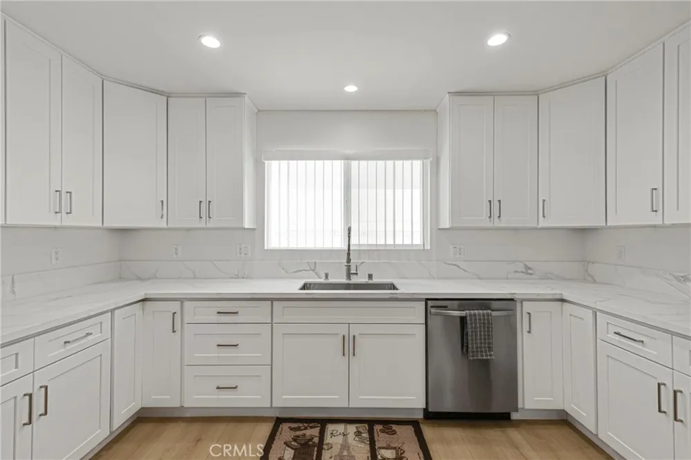7044 Tyrone Avenue Van Nuys, CA 91405