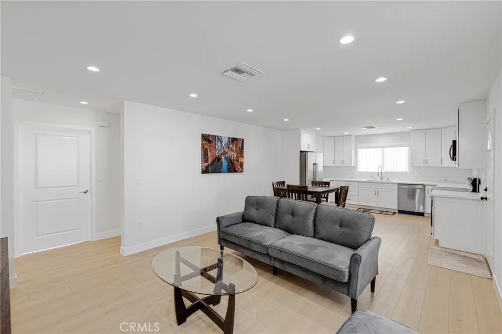 7044 Tyrone Avenue Van Nuys, CA 91405
