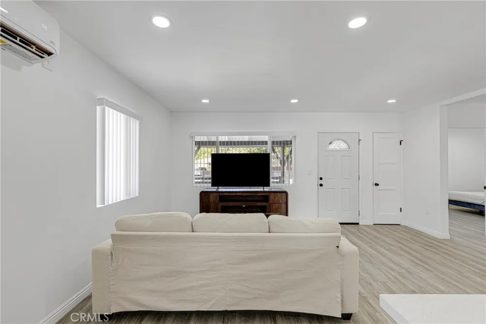 7044 Tyrone Avenue Van Nuys, CA 91405